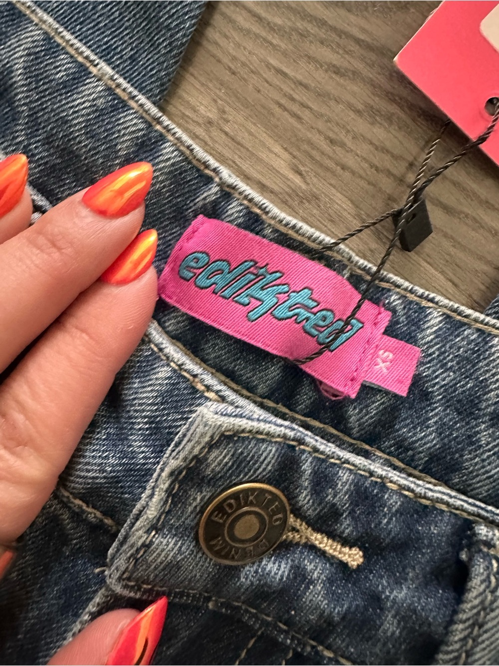 Edikted low rise jeans with bow in the back - Picture 4 of 5